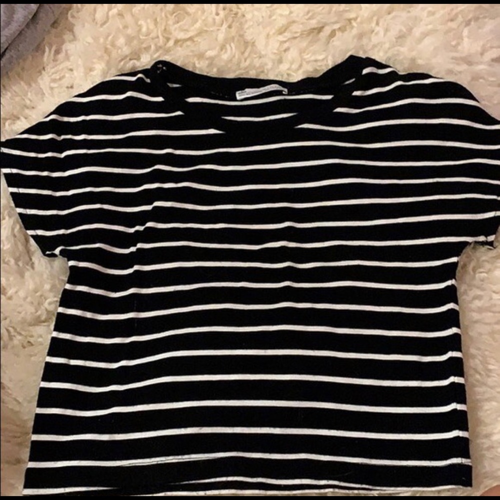 Striped crop top black and white